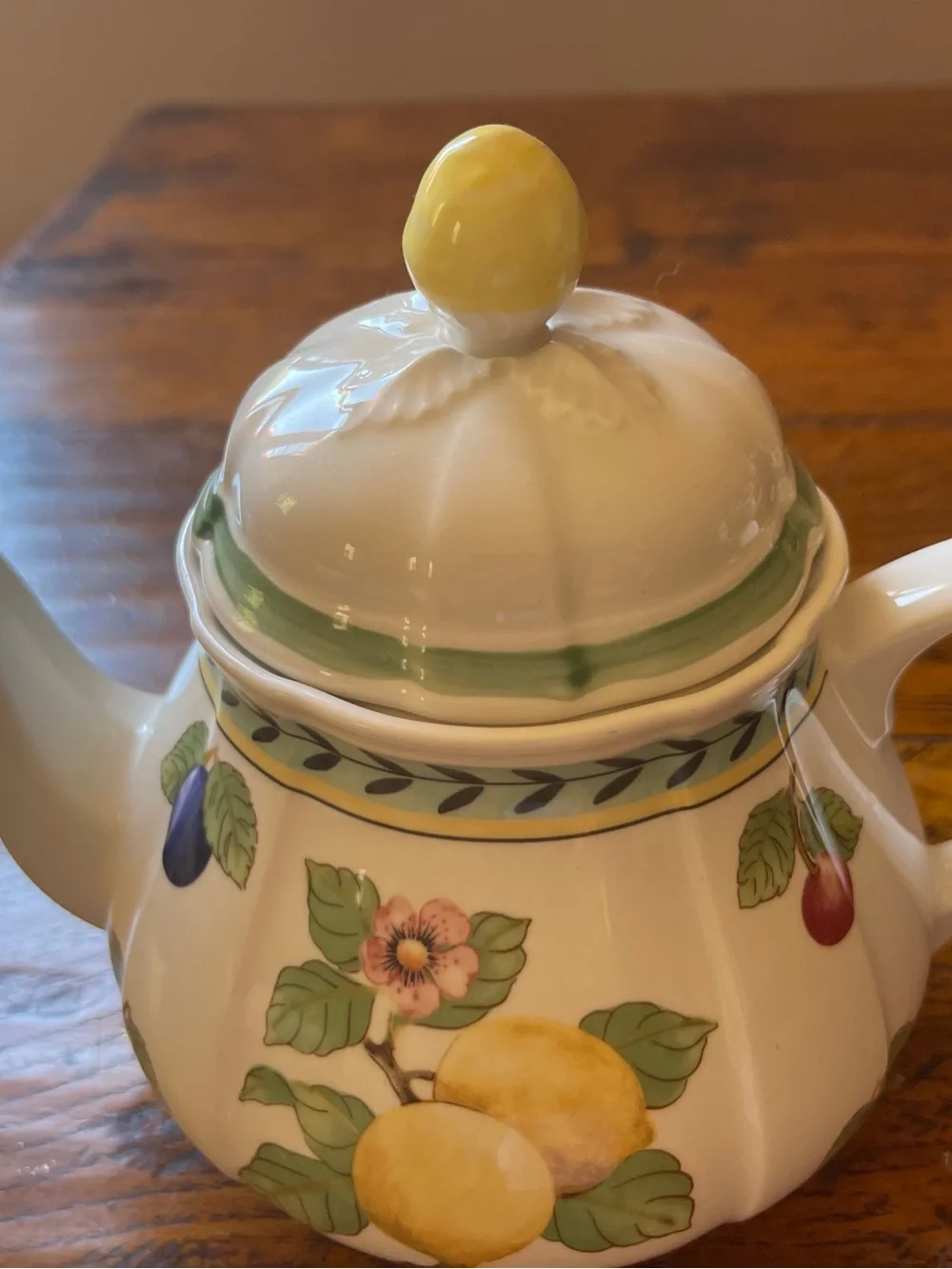 Villeroy & Boch French Garden Ceramic Fruit Teapot in White, Yellow & Green